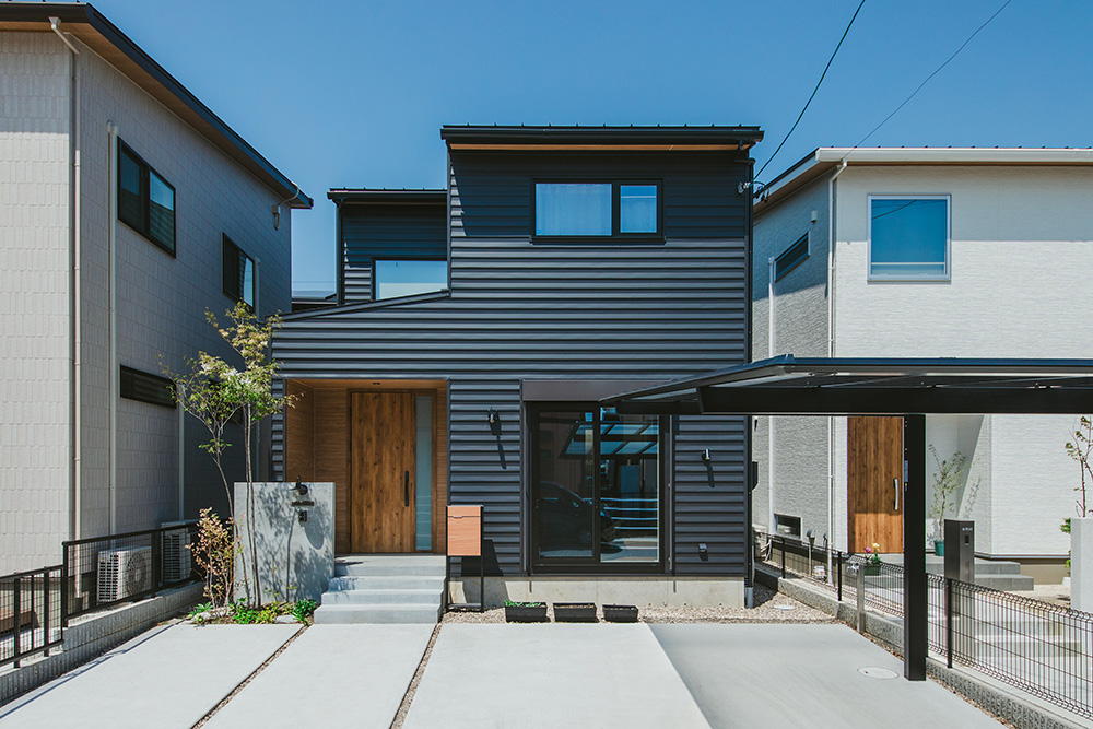 北欧雑貨と木目が映えるナチュラルハウス