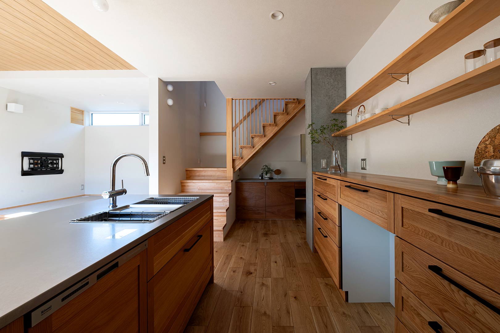 借景を取り込む障子のある家