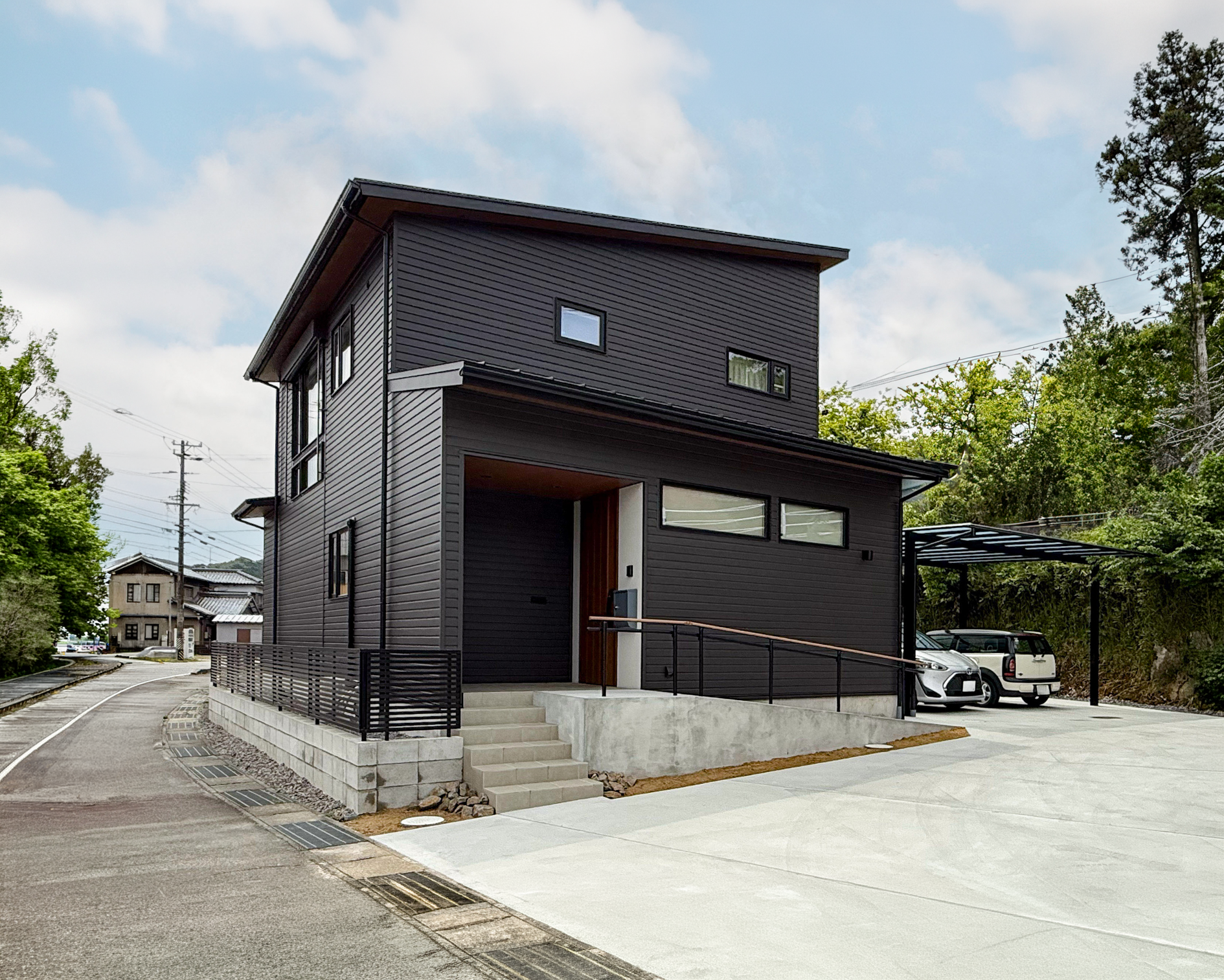 真冬も裸足ですごせる吹き抜けリビングの家