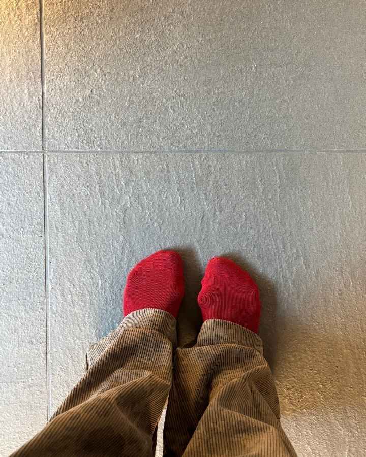 薄手の靴下でもタイルの上もポカポカ。冬は足元が冷えてツライ、とお悩みの方は必見です。