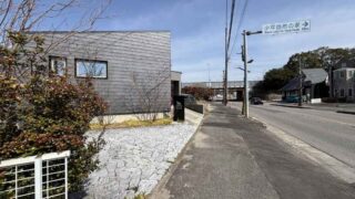 モデルハウスと庭の木々。